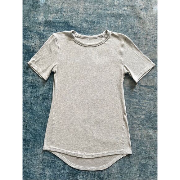 Lululemon Heathered Gray Ribbed Knit Hold Tight Short Sleeve Tee Size 2 - Picture 1 of 5